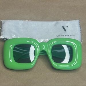 NWOT Vanlinker Cute Square Bubble Sunglasses